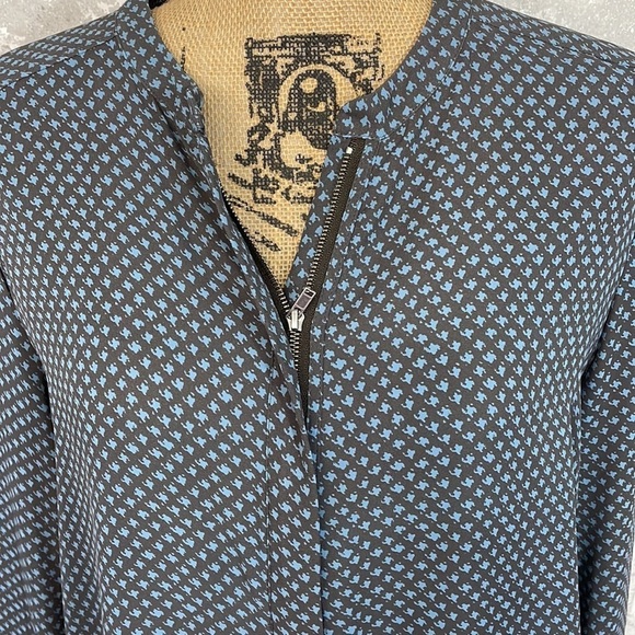 Halogen Grey with Blue Print Blouse - Picture 2 of 6